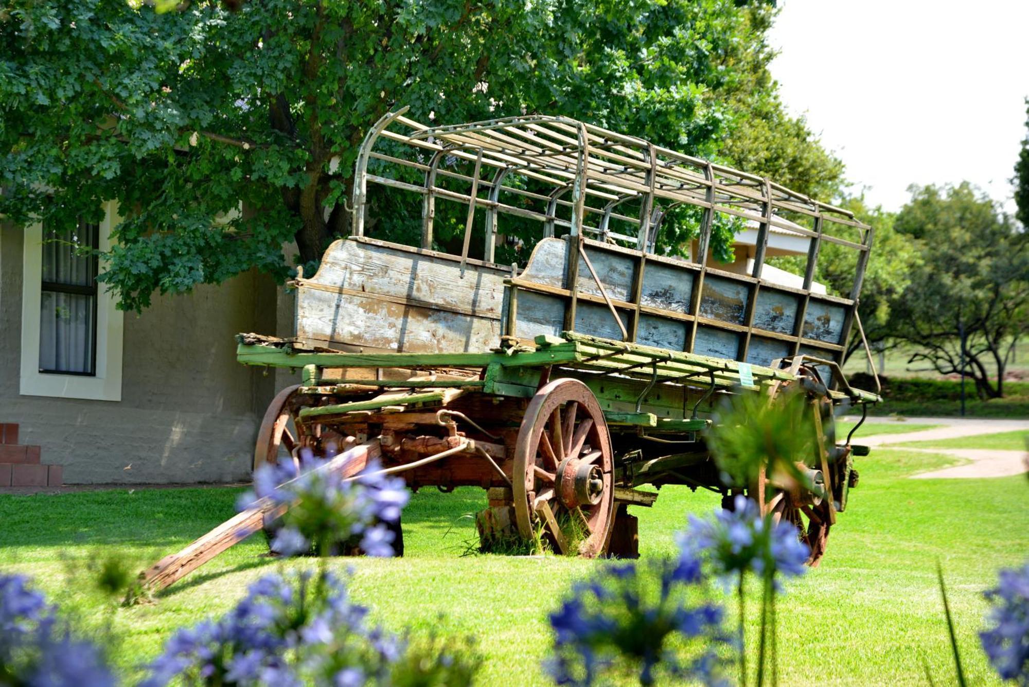 African Hills Safari Lodge & Spa Magaliesburg Exterior foto